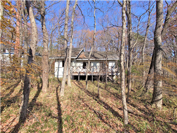 敷地内南西側より建物方向