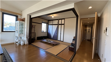 リビングと一体利用できる和室