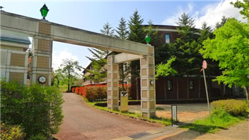 建物外観（南東側から北西方向を撮影）