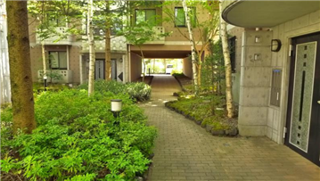 マンション敷地内通路