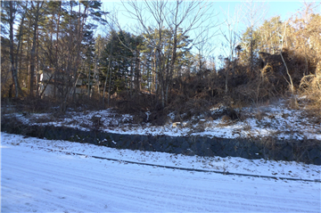 敷地／東側道路より南西方向を撮影（冬季撮影）