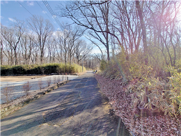 北東側約5.0m幅の接面道路