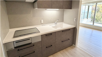 グレーを基調としたキッチン／リフォーム・補修済