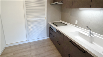 キッチンと洗濯機収納／リフォーム・補修済