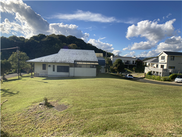 敷地内東側から西方向を撮影