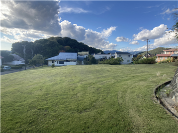 敷地内東側より西方向を撮影