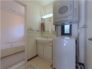 洗面脱衣室と浴室