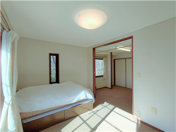 洋室2を南東側角より