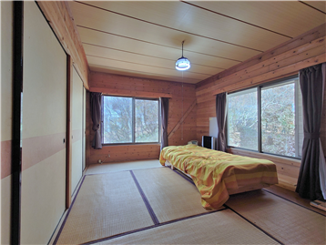 和室を居室入口側より