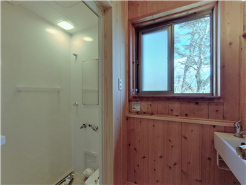 洗面脱衣室とシャワールーム