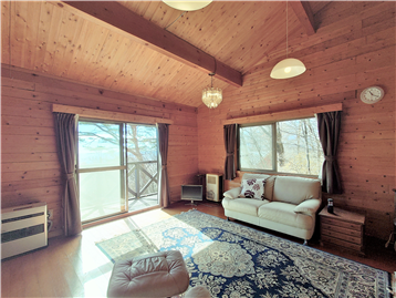 洋室の北東側角よりウッドデッキ方向