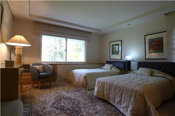 洋室1(南方向を撮影)