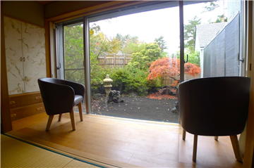 和室・広縁からサンクンガーデンを撮影