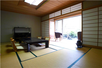 和室(西方向を撮影)