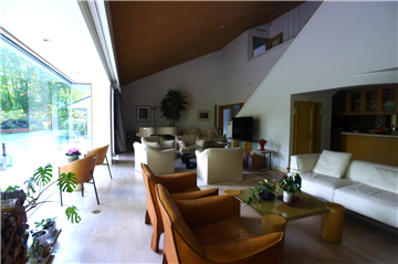 リビング(西方向を撮影)