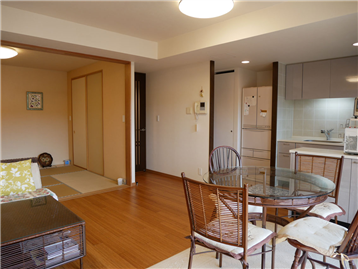 LDK(キッチン方向を撮影)