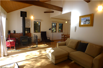 リビングダイニングには薪ストーブがあります。