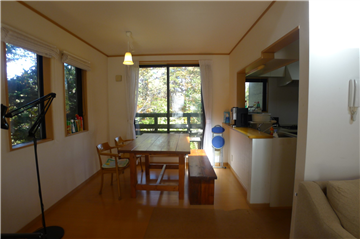 リビングダイニング(バルコニー方向を撮影)