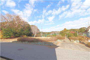 南側の道路に接道します