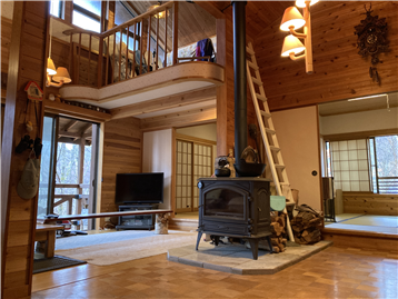 天井高約４．４ｍあるＬＤＫ