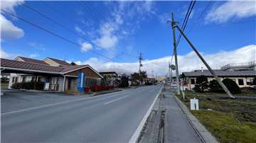 西側接道(北西方向を撮影)