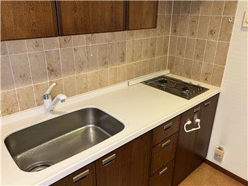 上下収納付きのキッチン