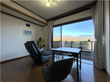 LDK/バルコニー側を撮影