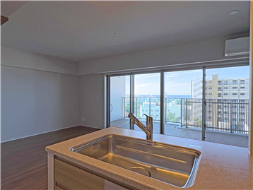 キッチンからのオーシャンビュー