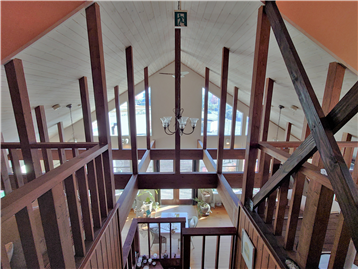 2階ホールより店舗スペース1方向