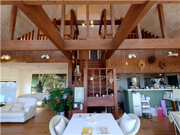 店舗スペース1よりフリースペースを見上げる