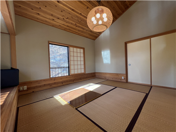 勾配天井の和室１