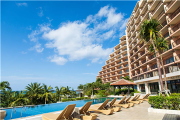 ホテル外観&プール(南西側より撮影)