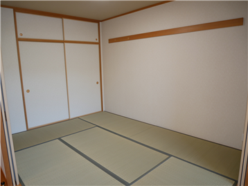 和室（約6.1畳）は押入れ付きです