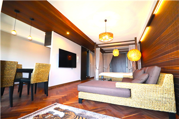 洋室（玄関方向を撮影）