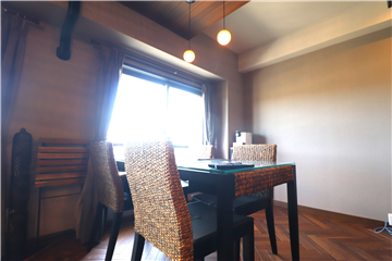 洋室（バルコニー方向を撮影）