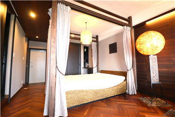 洋室（玄関方向を撮影）