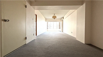 リビングダイニングルーム（開口部方向を撮影）