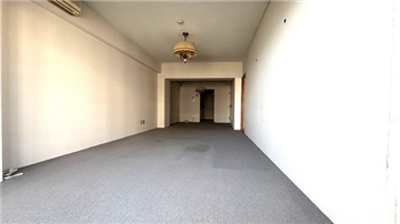 リビングダイニングルーム（入口方向を撮影）