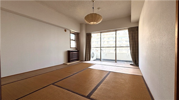 和室（バルコニー方向を撮影）