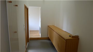 玄関(洋室側を撮影)