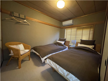 和室2(カーペット敷)/入口から撮影