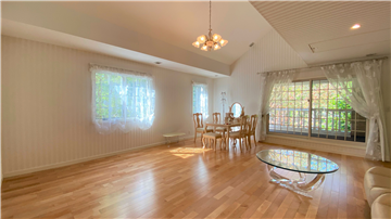 洋室2（入口より撮影）