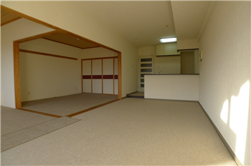 LDKよりキッチン方向を撮影