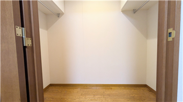 洋室のウォークインクローゼット