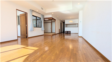 リビングダイニングキッチン/バルコニー側から撮影