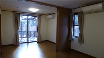 洋室１から洋室２（南方向を撮影）