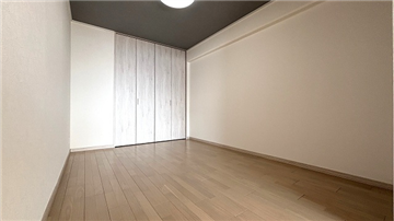 洋室2(LDK側より撮影)