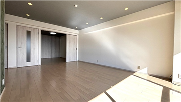 LDK(バルコニー側から洋室2を撮影)