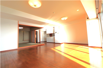 リビングは約23.6畳の広さです