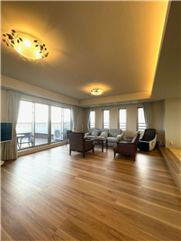 折天井で空間に広がりのあるLDK(約35.7畳)